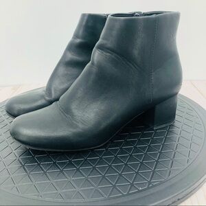 J. Adams Women’s black ankle boots Side zip Size 8‎